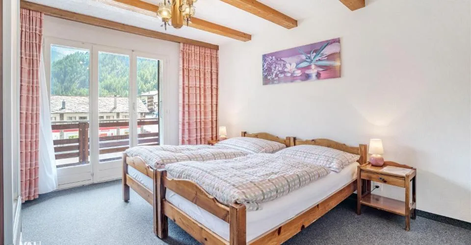 Opportunité d'investissement au cœur de la vallée de Saas - hôtel ou résidences secondaires agréées à Saas-Grund