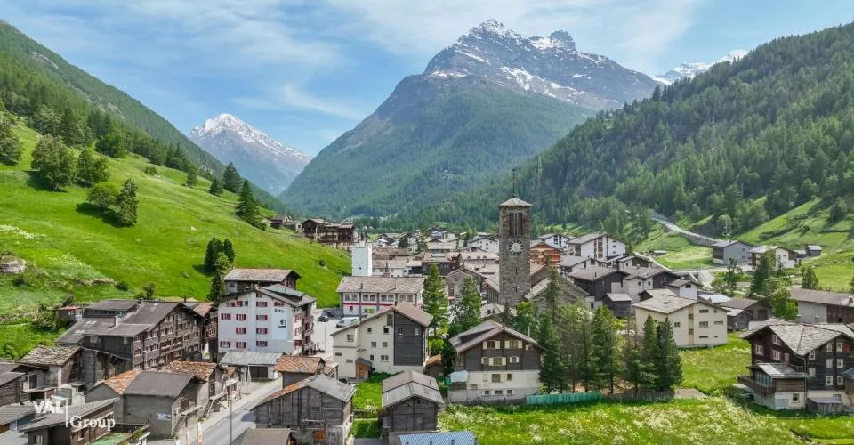 Opportunité d'investissement au cœur de la vallée de Saas - hôtel ou résidences secondaires agréées à Saas-Grund