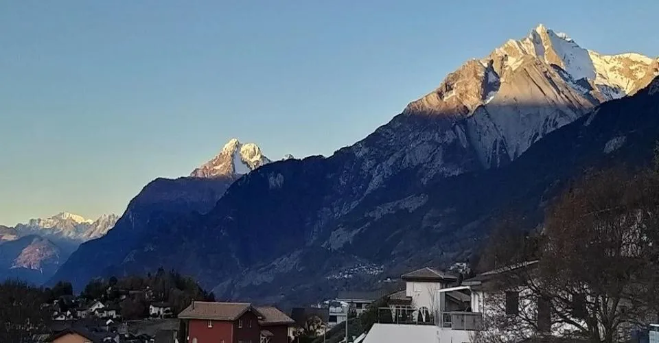 Magnifique attique de 2½ pièces avec vue panoramique exceptionnelle