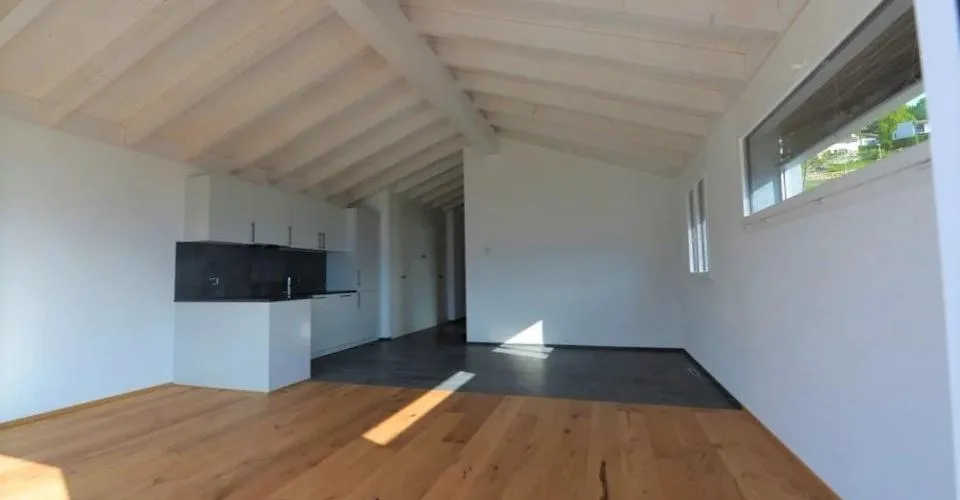 Magnifique attique de 2½ pièces avec vue panoramique exceptionnelle