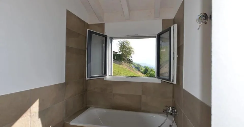 Magnifique attique de 2½ pièces avec vue panoramique exceptionnelle