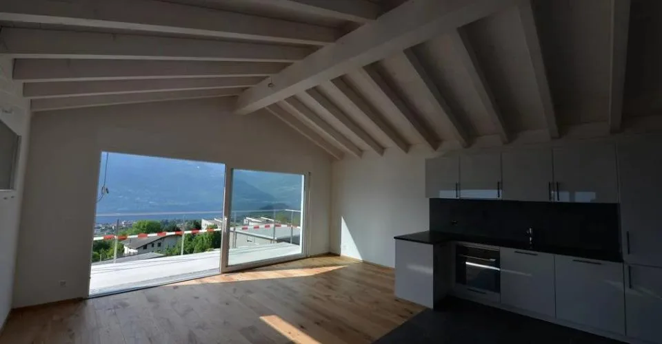 Magnifique attique de 2½ pièces avec vue panoramique exceptionnelle