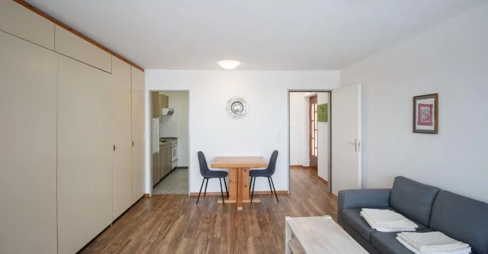 Studio 1.5-03, appartement 1,5 pièce de haute qualité avec balcon et vue imprenable en centre-ville