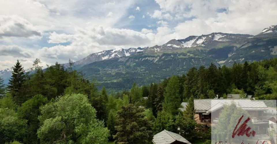 Magnifique opportunité dans un quartier résidentiel bucolique projet d'agrandissement d'un luxueux chalet entre Lens et Crans
