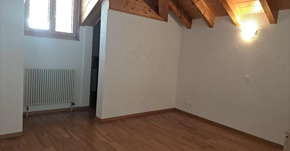 Immeuble MAIRIE, Appartement mansardé de 4,5 pièces Appartement mansardé de 2,5 pièces au centre, lumineux et luxueux, situation calme