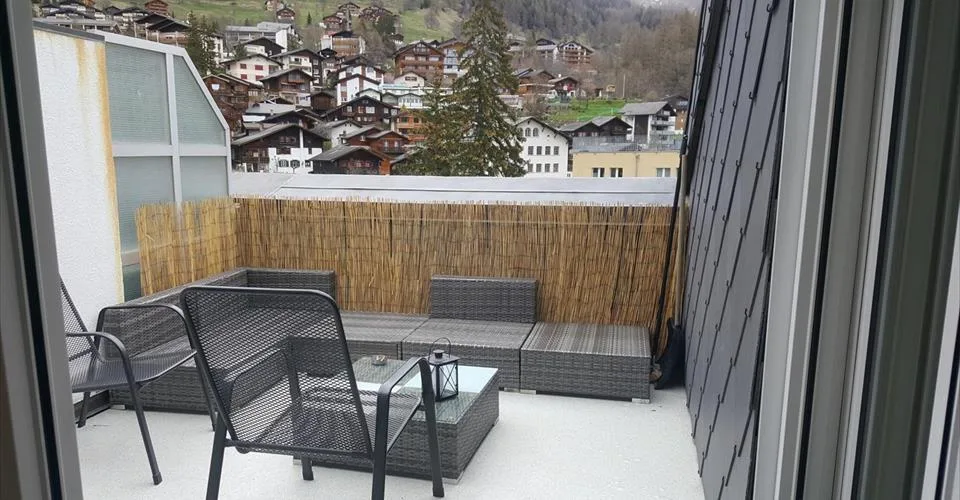 Immeuble MAIRIE, Appartement mansardé de 4,5 pièces Appartement mansardé de 2,5 pièces au centre, lumineux et luxueux, situation calme
