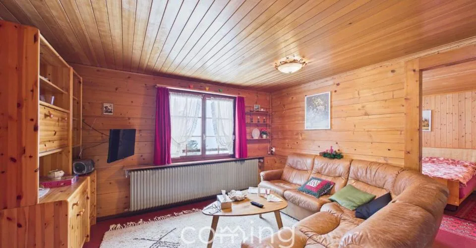 Vivre aujourd'hui, construire demain - Chalet avec réserve de terrain constructible de 1'800 m² à Bürchen, ensoleillé