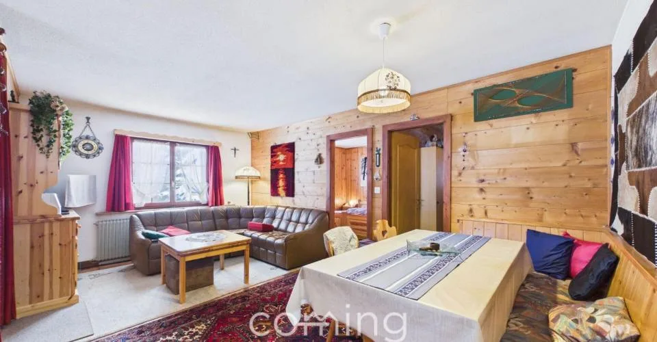 Vivre aujourd'hui, construire demain - Chalet avec réserve de terrain constructible de 1'800 m² à Bürchen, ensoleillé