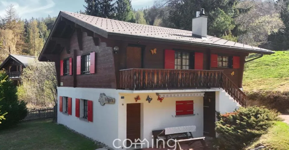 Vivre aujourd'hui, construire demain - Chalet avec réserve de terrain constructible de 1'800 m² à Bürchen, ensoleillé