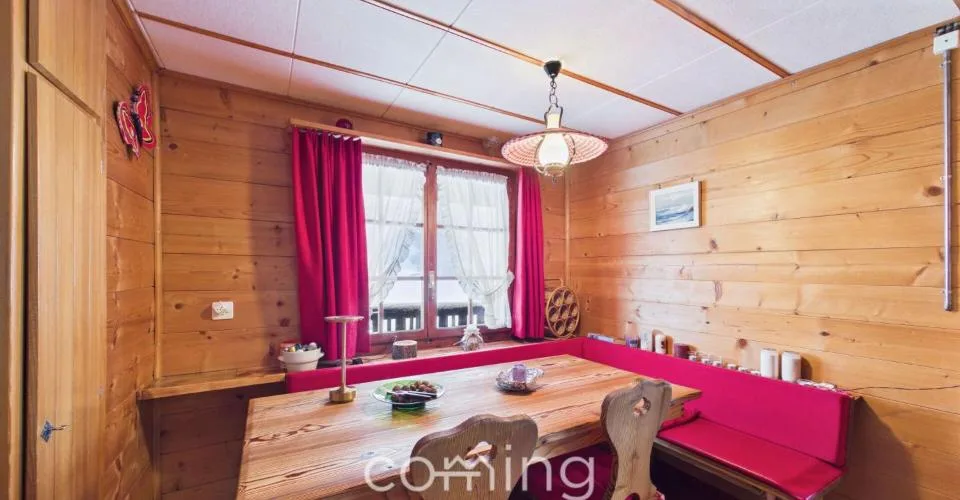 Vivre aujourd'hui, construire demain - Chalet avec réserve de terrain constructible de 1'800 m² à Bürchen, ensoleillé
