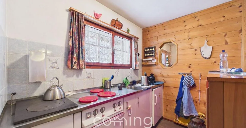 Vivre aujourd'hui, construire demain - Chalet avec réserve de terrain constructible de 1'800 m² à Bürchen, ensoleillé
