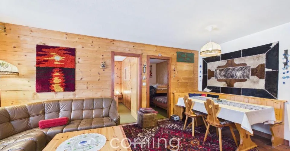 Vivre aujourd'hui, construire demain - Chalet avec réserve de terrain constructible de 1'800 m² à Bürchen, ensoleillé