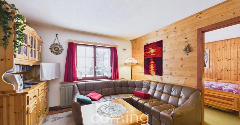Vivre aujourd'hui, construire demain - Chalet avec réserve de terrain constructible de 1'800 m² à Bürchen, ensoleillé