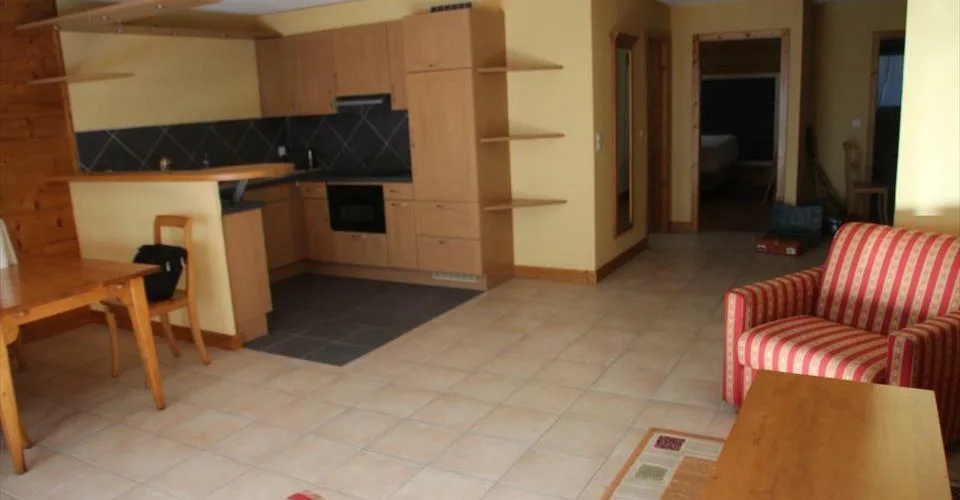 Grand appartement de 3 1-2 pièces de 107 m2 + terrasse-jardin d'env. 60 à 100 m2 + 1 place dans parking souterrain