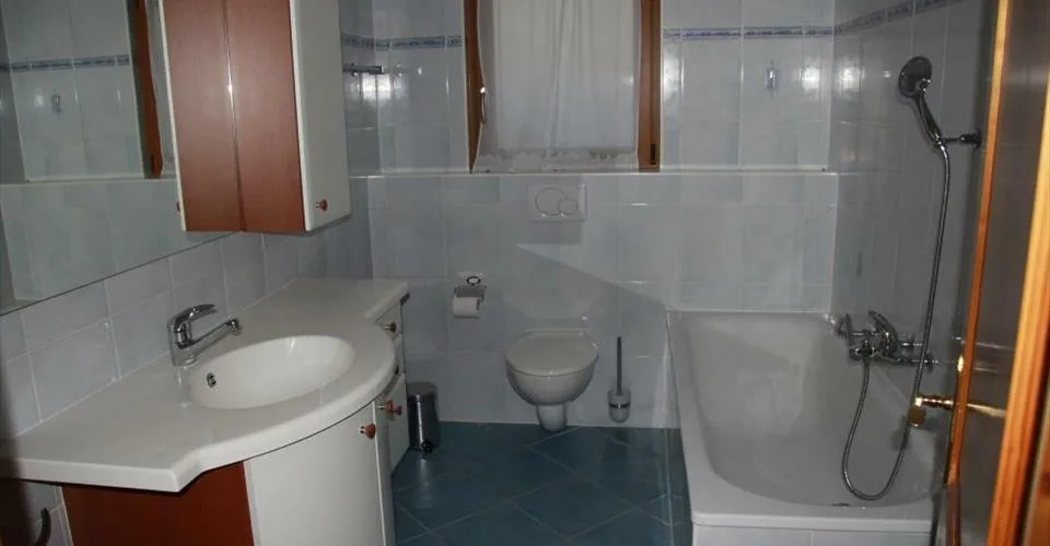 Grand appartement de 3 1-2 pièces de 107 m2 + terrasse-jardin d'env. 60 à 100 m2 + 1 place dans parking souterrain