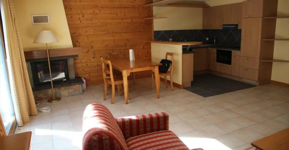 Grand appartement de 3 1-2 pièces de 107 m2 + terrasse-jardin d'env. 60 à 100 m2 + 1 place dans parking souterrain
