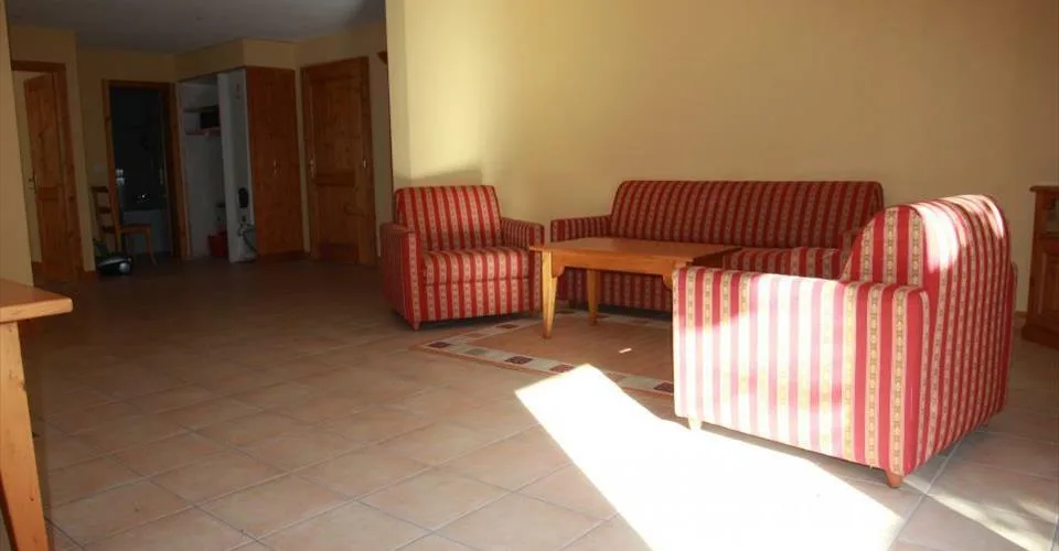 Grand appartement de 3 1-2 pièces de 107 m2 + terrasse-jardin d'env. 60 à 100 m2 + 1 place dans parking souterrain