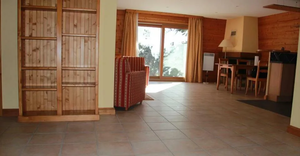 Grand appartement de 3 1-2 pièces de 107 m2 + terrasse-jardin d'env. 60 à 100 m2 + 1 place dans parking souterrain