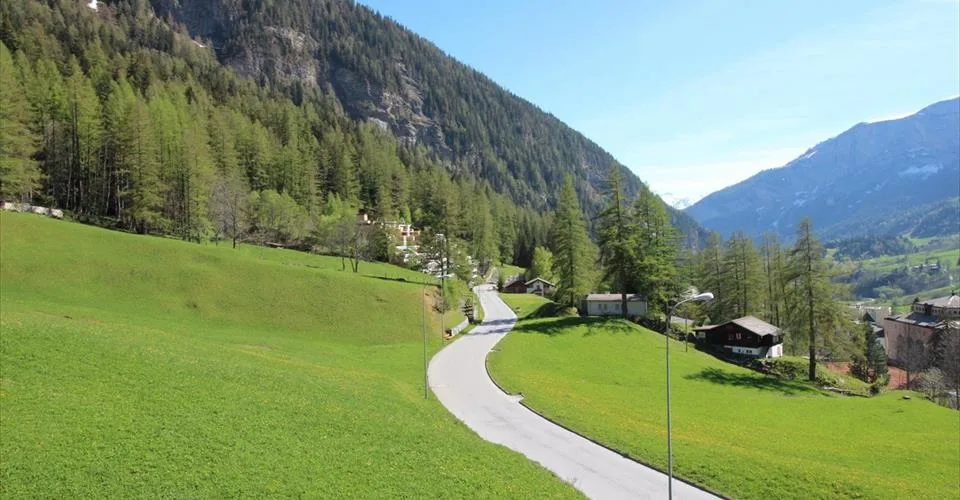 Immeuble SUSTEN, lumineux, grand appartement de 4.5 pièces, belle vue, meilleur emplacement