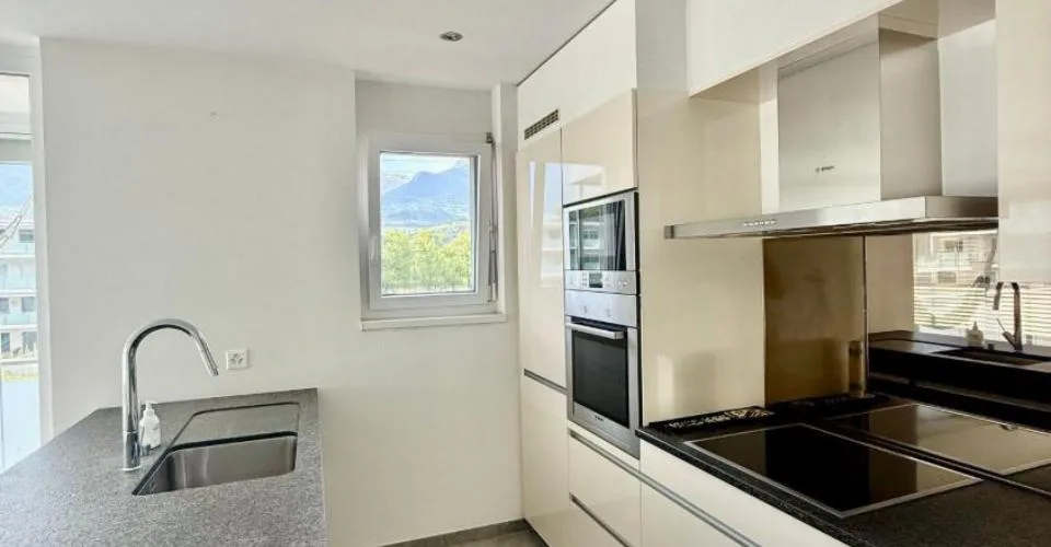 APPARTEMENT LUMINEUX EN TERRASSE DE 5.5 PCS & 148 M2 APROZ