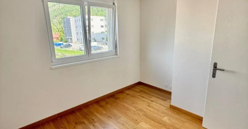 APPARTEMENT LUMINEUX EN TERRASSE DE 5.5 PCS & 148 M2 APROZ