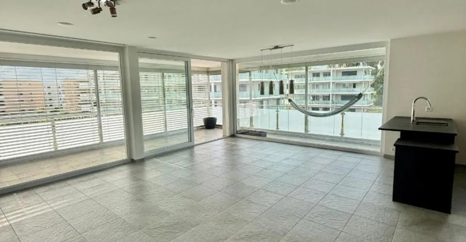 APPARTEMENT LUMINEUX EN TERRASSE DE 5.5 PCS & 148 M2 APROZ