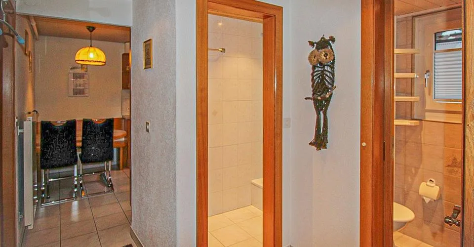 Appartement 3.5-17, appartement cozy de 3.5 pièces au centre avec 2 pièces supplémentaires dans les combles, balcon et une super vue