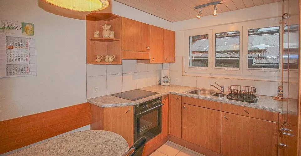 Appartement 3.5-17, appartement cozy de 3.5 pièces au centre avec 2 pièces supplémentaires dans les combles, balcon et une super vue