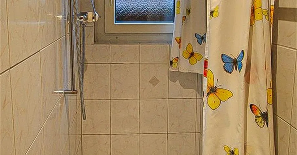 Appartement 3.5-17, appartement cozy de 3.5 pièces au centre avec 2 pièces supplémentaires dans les combles, balcon et une super vue