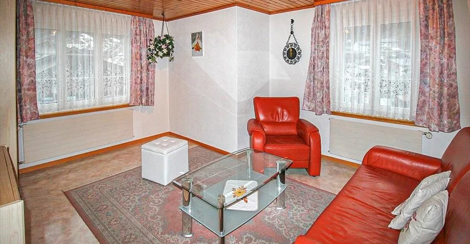 Appartement 3.5-17, appartement cozy de 3.5 pièces au centre avec 2 pièces supplémentaires dans les combles, balcon et une super vue
