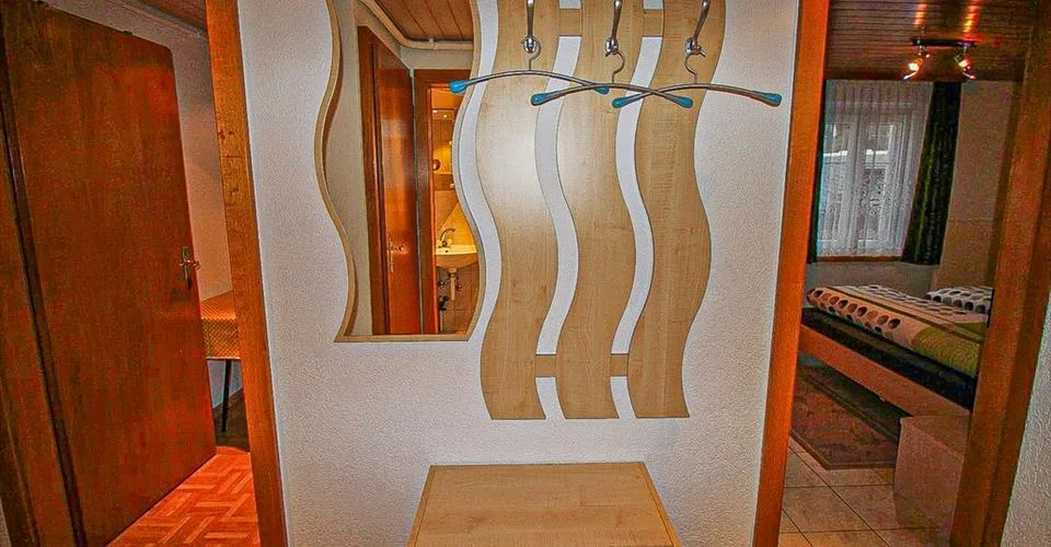 Appartement 3.5-17, appartement cozy de 3.5 pièces au centre avec 2 pièces supplémentaires dans les combles, balcon et une super vue