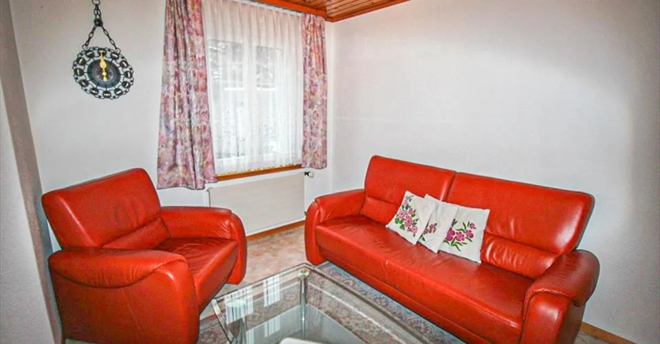 Appartement 3.5-17, appartement cozy de 3.5 pièces au centre avec 2 pièces supplémentaires dans les combles, balcon et une super vue