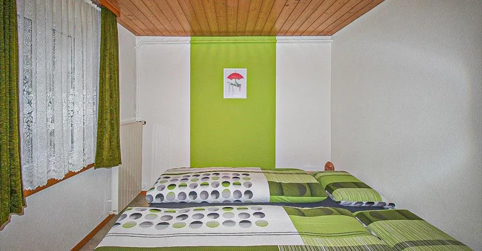 Appartement 3.5-17, appartement cozy de 3.5 pièces au centre avec 2 pièces supplémentaires dans les combles, balcon et une super vue