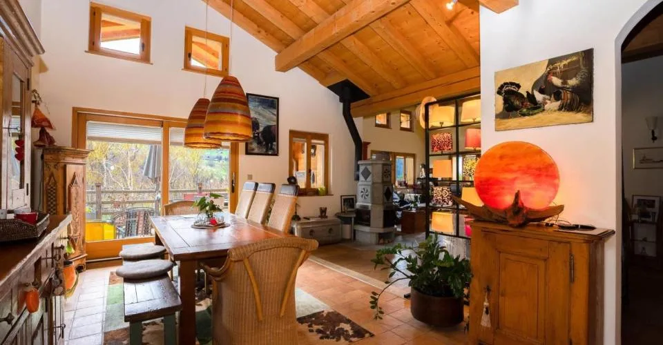 Bien rare : chalet de 2 logements à la Tsombe, en dessus de Montagnier