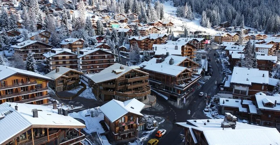 RARE OPPORTUNITY PRESTIGIOUS CENTRAL LUXURY CHALET
