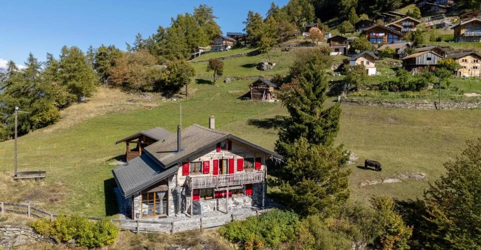 Superbe chalet en bois et pierre profitant d'un emplacement exceptionnel – Foto 2 von 13
