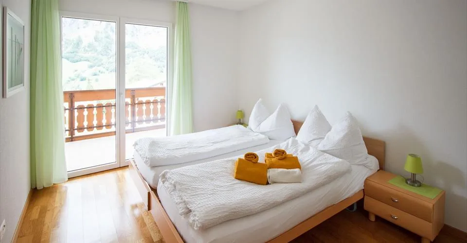 Résidence 5.5-02, Appartement luxueux et élégant de 5.5 pièces avec cheminée et belle vue panoramique sur les montagnes