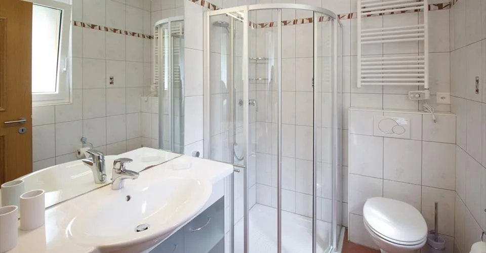 Résidence 5.5-02, Appartement luxueux et élégant de 5.5 pièces avec cheminée et belle vue panoramique sur les montagnes