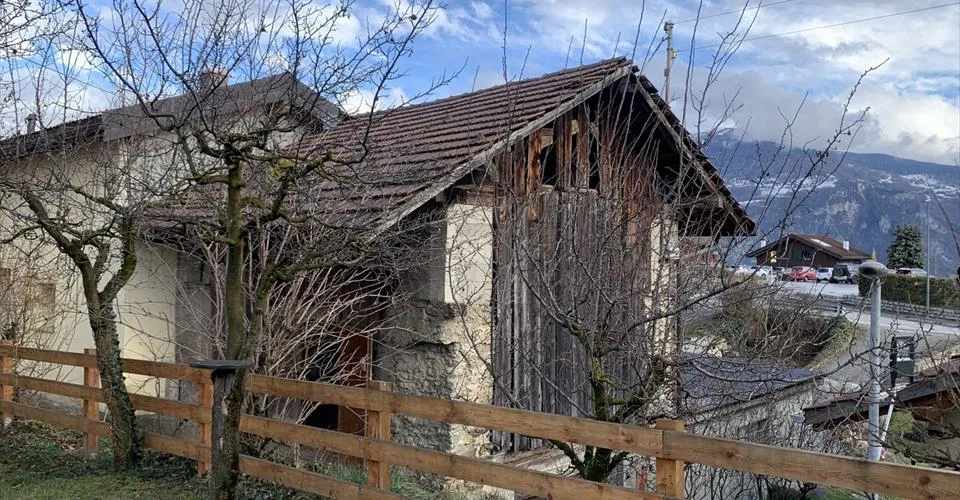 A vendre - Immeuble 2 appartements + grange + garage
