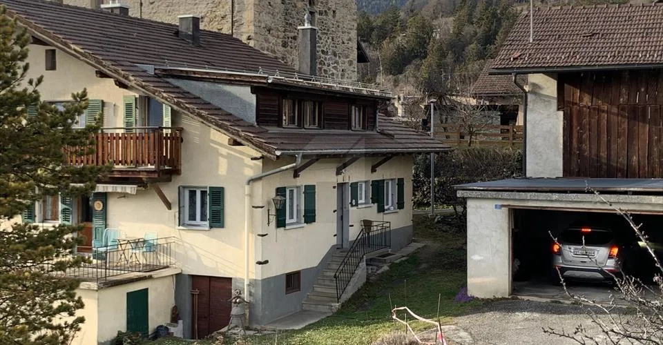 A vendre - Immeuble 2 appartements + grange + garage