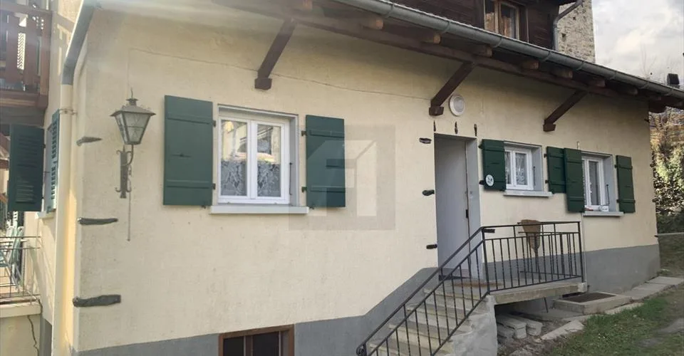 A vendre - Immeuble 2 appartements + grange + garage