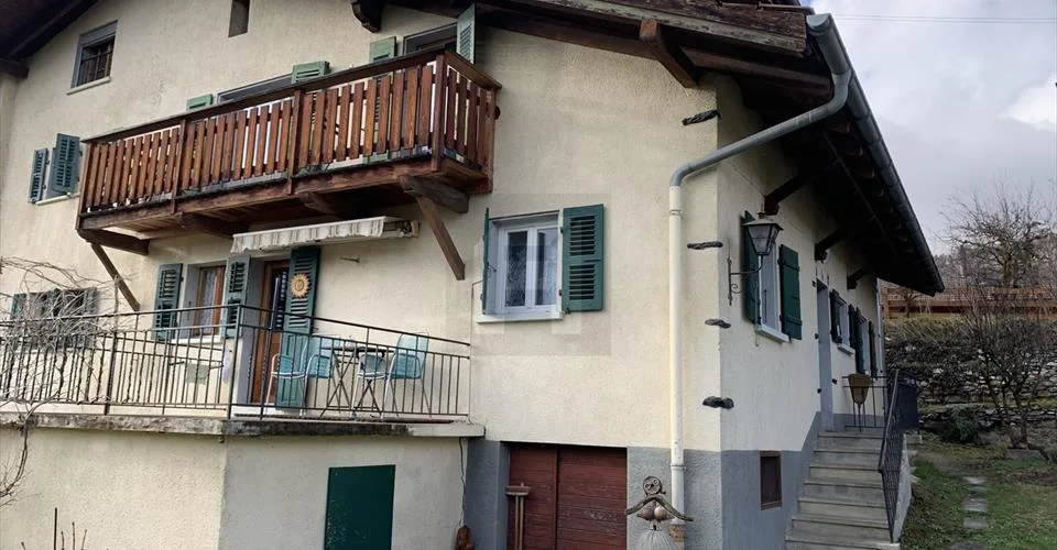 A vendre - Immeuble 2 appartements + grange + garage