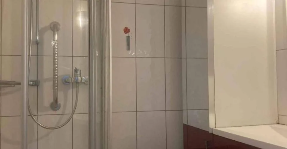 Spacieux 4.5 pièces avec balcon, cave et garage - idéal investisseur !