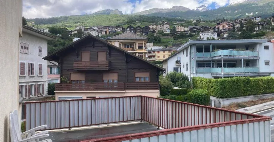 Spacieux 4.5 pièces avec balcon, cave et garage - idéal investisseur !