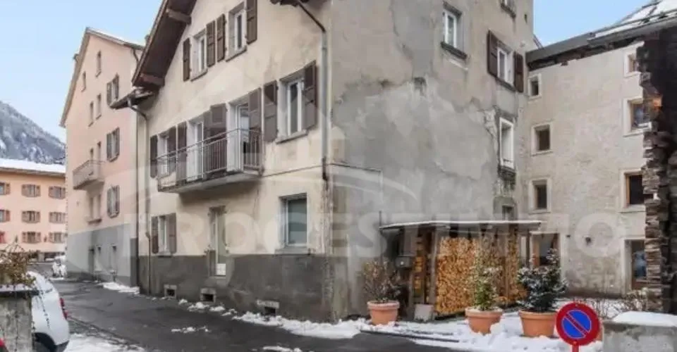 A RENOVER ENTIEREMENT AU COEUR DU VILLAGE
