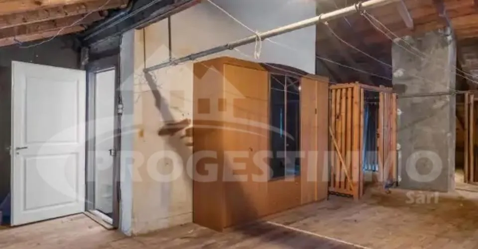 A RENOVER ENTIEREMENT AU COEUR DU VILLAGE