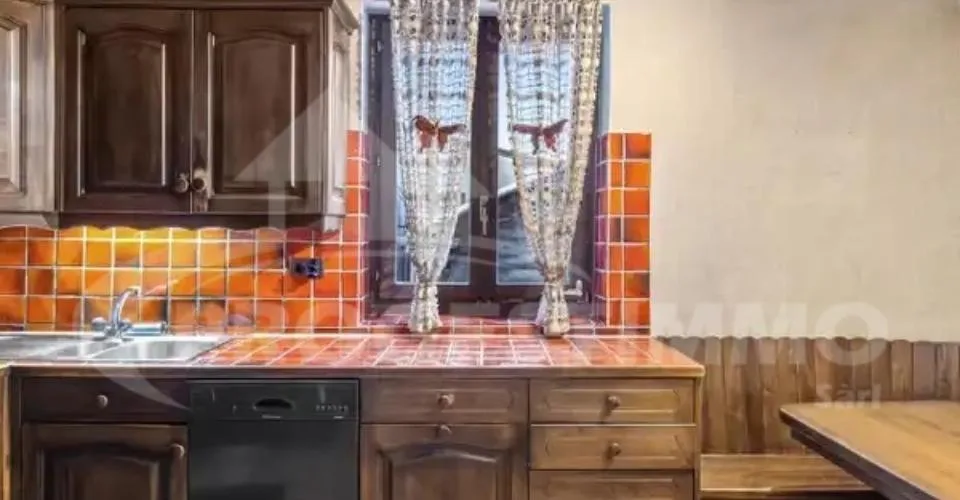 A RENOVER ENTIEREMENT AU COEUR DU VILLAGE