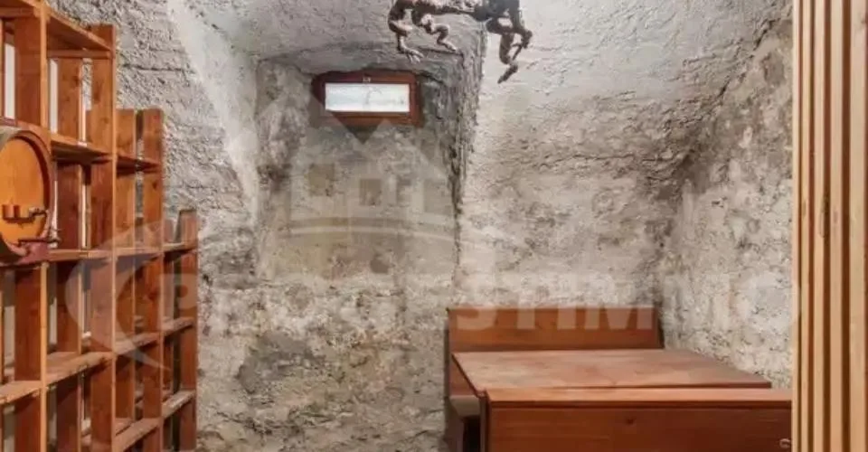 A RENOVER ENTIEREMENT AU COEUR DU VILLAGE