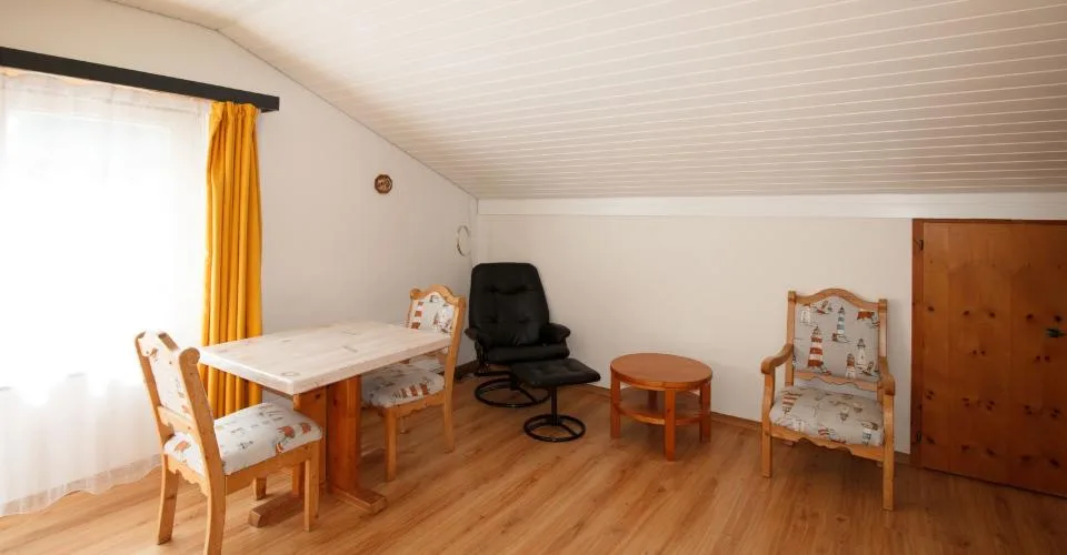 Studio 1.5-05, appartement 1,5 pièce de haute qualité avec balcon et vue imprenable en centre-ville