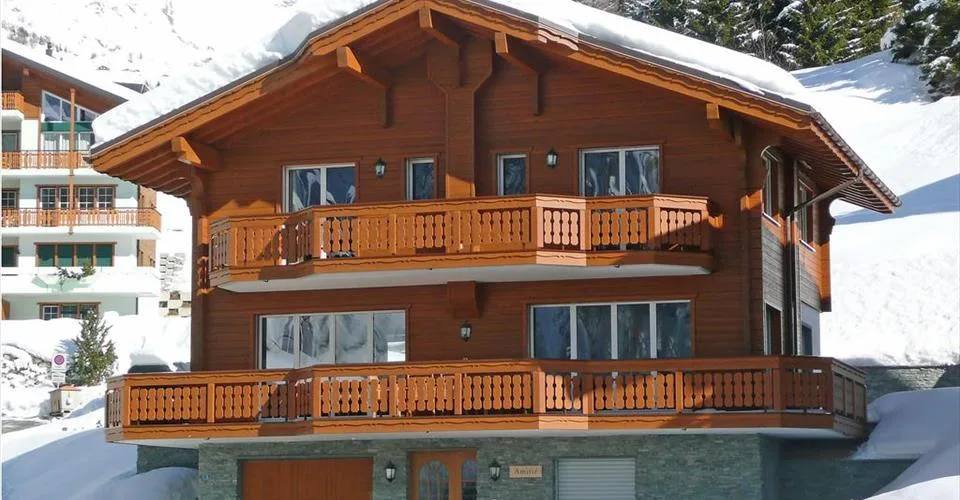 CHALET CH-03, chalet de luxe de 5.5 pièces, situation centrale et énsoleillée, directement à cotée de la piste de ski
